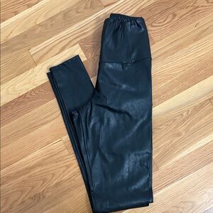 Aritzia Women’s Black vegan leather leggings in Size Small